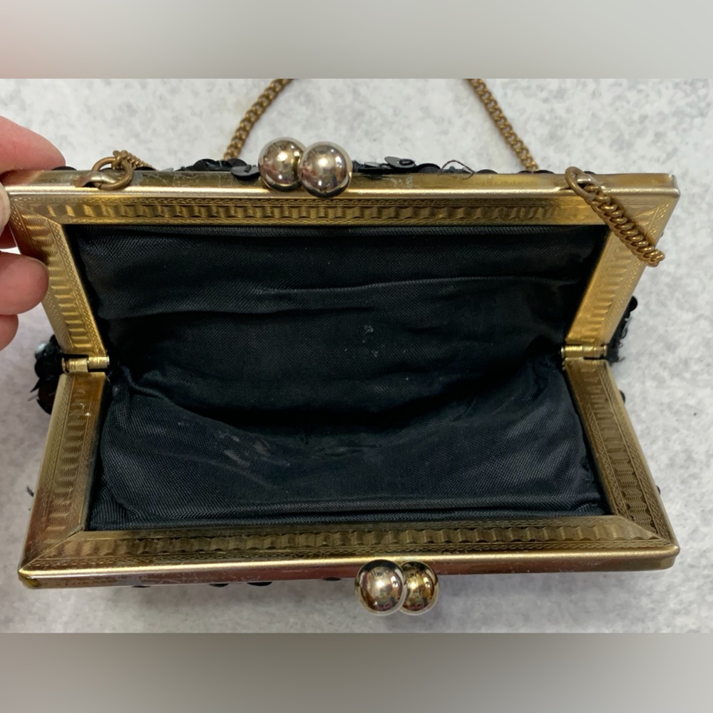 VINTAGE BLACK SEQUINED MINI KISSLOCK PURSE W/ CHAIN HANDLE - Picture 3 of 7